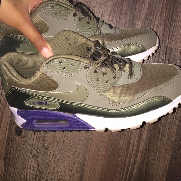 shoes - Picture 2 of 2